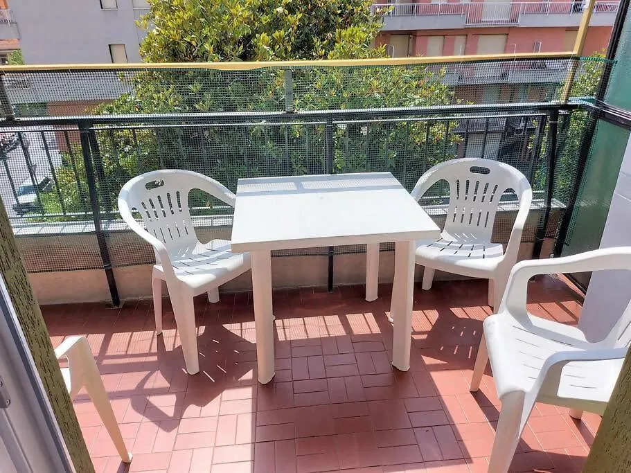 Tutto Intorno Mare Parcheggio Privato Negozi Daire Pietra Ligure 0*,