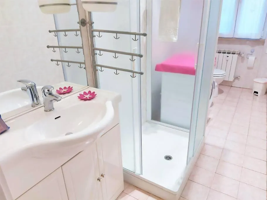 Tutto Intorno Mare Parcheggio Privato Negozi Apartment Pietra Ligure Italy